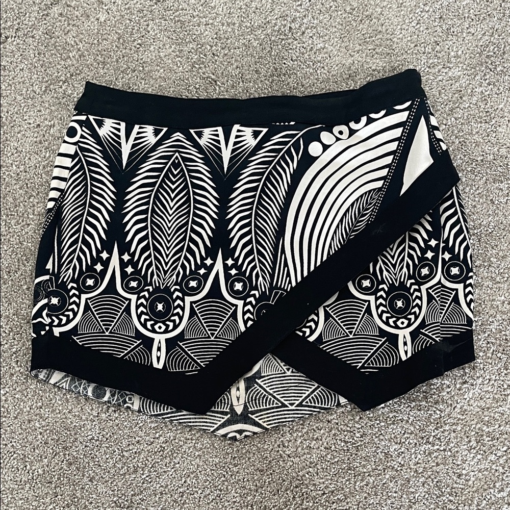 Black and White Patterned Skirt